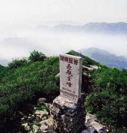 壺瓶山之巔觀云海，一覽眾山小